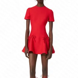 23 Yaz Kadın Tasarımcı Elbise Tişört Gömlekleri Bow Girls Milan Roman Jersey Kısa Kollu Tank Top A-Line Crepe Couture Elbise Yüksek Son Mini Tasarımcı Elbiseler