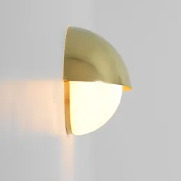 Lampada da parete tutto rame moderno Bauhaus ottone medievale mezzo tondo palla di vetro bianco latte soggiorno sala da pranzo camera da letto comodino