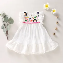 Vestidos de Menina Infantil Bebê Meninas Algodão Linho Plissado Manga Curta Bordado Delicado Swing Vestido Branco Verão Lazer 230731