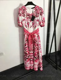 Abiti da festa estivi per le donne Gonna di design di lusso Decorazione di perline Stampa rossa vintage Cravatta in vita Girocollo Manica corta Elegante abito da donna Abbigliamento firmato 55