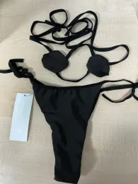 Diseñador de bikini de verano Traje de baño sexy de tres puntos Fiesta en la piscina en la playa de 2 piezas Mini taza con estampado de monograma negro