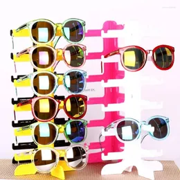 Солнцезащитные очки рамки портативные 6 пары акрил, показывая раму стойки, прозрачные очки.