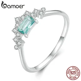 Bröllopsringar 925 Sterling Silver Light Green Square CZ V Shaped Finger Ring Crown för kvinnors jubileumsmycken BSR330 230729