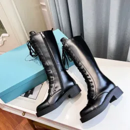 Klassische Marken-Dreieck-Knielange Stiefel zum Schnüren mit dickem Absatz und Ledersohlen für Damen, Luxus-Designer, hochwertige Mode-Partykleid-Schuhe, Fabrikschuhe