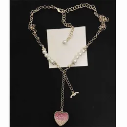 Kvinnors lyxiga smycken damer designer halsband gradient rosa hjärthänge halsband flickor festtillbehör mode ornament med låda