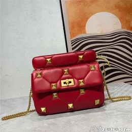 Miniloco Chain Vlogo Little Bag Vbuckle Lady Lady Valenteno Cowhide Spalla da portata porta classica Pelle 2024 una nuova borsa di metallo a cavallo con Womens Straddle N Za0e