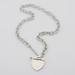 أزياء الفولاذ المقاوم للصدأ T-Letter Peach Heart Arrow Buckle Necklace Scay