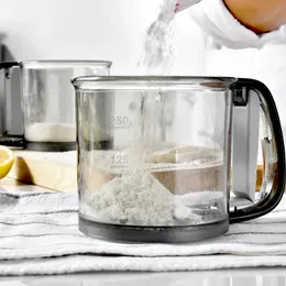 أدوات الخضار الفاكهة 1pcs الدقيق Sifter شبه التلقائي للمسحوق البلاستيكي المطبخ مرشح المطبخ المحترف 231101