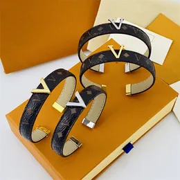 Fashion Leather Armband Elegant Bangle Woman Armband Flower Brown Letters Design Wedding Present SMycken Toppkvalitet