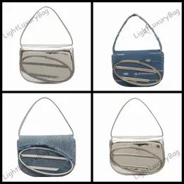 Modedesigner Flap Jingle Shoulder Bags Patent Leather Square Underarm Crossbody Saddle Bag Handväska Plånbok Mobiltelefon Bag 231101