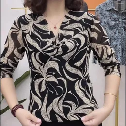 女性のTシャツ韓国のシンプルなファッション女性プリントTシャツ春秋の女性服の気質多目的なスリムボトムリング長袖