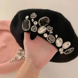 Berets العلامة التجارية السميكة الشتاء الفنان الفرنسي Beret Girl Womenter Hat Girls Female Warm Luxury Rhinestone Cap Beanies Sombreros de Mujer 231031