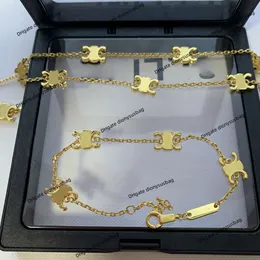 Bracciale con collana di gioielli di design Bracciale con collana da donna in oro tridimensionale con nove fiori con design di lusso leggero con catena a collare multi-ciondolo Advanced Sense