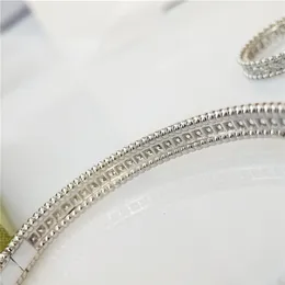 Bangle Fashion Designer Charm Bracelets V Famous Brand Clovers Diamond Bracelet Celebrity Jewelry 18K Gold Plated Bangle bracelet women m