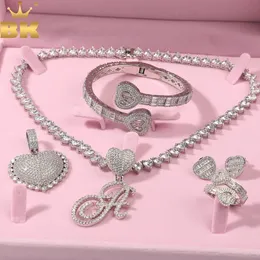 Colliers The Bling King Heart Bijoux Ensemble Glacé Zircone Cubique Baguettecz Bangele Bague Boucle D'oreille Pendentif Pour Femmes 231101