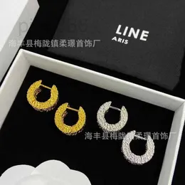 Charm Designer-Ohrringe mit Gold- und Silberstruktur und Nischendesign, hochwertige, einzigartige und einfache U-förmige Messingohrringe für Frauen G8L9