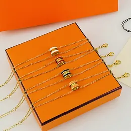 Bracelets clássicos Designer Bracelete de ouro aço de titânio 4 cores Letters Link Chain Disponível de alta qualidade