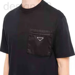 Herr t-shirts populära 22SS designer män t skjortor kort ärm bomullstriangel fickbokstav tryck besättning hals klassisk unisex solid tees qdcp