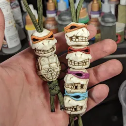 Kleryki smycze nowa moda 4 Turtle Brothers Skull Beads wisiorka kreatywna Kreatywne żółwie Luminous Koraliki Kolory