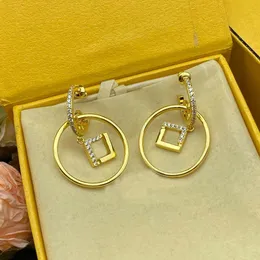 أقراط مصممة ساخنة جديدة ، ألوان ذهبية/فضية 2 ، أزياء Zirconia alphabet Charm Hoop Huggie Pendant Earrings ، المجوهرات ، الذكرى السنوية ، الجودة العالية مع Box