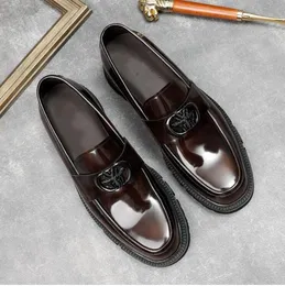 Män ko läder tjock häl loafers brittisk stil körbåtar mode män bröllop klänning skor manliga oxfords