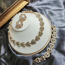 Collana di orecchini con perla di temperamento vintage di classe con zircone per gioielli girocollo con catena per maglione da festa per ragazza da donna