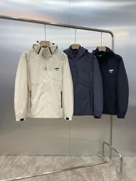 Giacca di design con lettera cardigan ricamato Cappotto autunno antivento e impermeabile Sport tempo libero Coppia all'aperto Cappotto di carica Giacca a vento