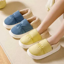 Wearing waterproof cotton slippers on the heel men plush at home couple full package warmth plush women postpartum shoes in winter 231007