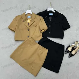 Prado Womens P Designer Top-Qualität zweiteilige Sets Fashions Rockanzug Jacke Stick Bohrer Buchstaben Damen zweiteilige Sets braun schwarz sml