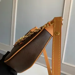 2024 Delicado bolso de mano de diseñador de imitación Bolsos de hombro de media luna LOOP 23 CM Bolso Baguette de moda con caja