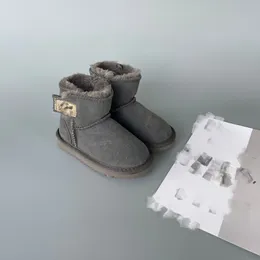 2024 Kış Kids Bottes Ugglie Sıcak Botlar Mini Yarım Kar Boot Erkekler İçin Kızlar Hookloop Ayak Bileği Klasik Kış Full Fur Fluffy Furry Satin ABD Potez Kalitesi