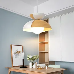 ペンダントランプLED WOOD GRAIN IRON CHANDELIERモダンミニマリストレストランベッドルームリビングルームライト屋内照明ランパダリオ