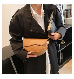 디자이너 가방 작은 크로스 바디 백팩 토트 가방 여자 겨울 테디 허리 가방 흉부 퍼지 어깨 가방 푹신한 고급스러운 팬추피스 지갑 조절 가능한 스트랩