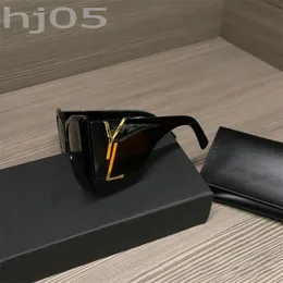 Herrdesigner solglasögon med kreativa guldpläterade bokstäver Delikat Solid Black Lentes de Sol Portable Casual Camping Polariserade solglasögon UV -skydd PJ085 B23