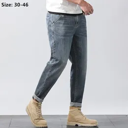 Mäns jeans högkvalitativa haremfjäder plus storlek 46 44 42 fotled längd män moto denim byxor stora blyerts regelbundna passade byxor