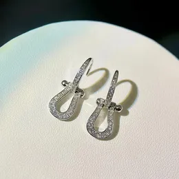 Orecchini pendenti di design a ferro di cavallo di lusso di marca Orecchini pendenti da donna S925 in argento sterling Pietra di diamanti bling Cristallo Eleganti orecchini carini Orecchini per orecchini Gioielli per orecchini