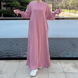 Etniska kläder under Abaya Inner Long Slip Dress Solid Color Smocked Muffs Islamic Muslim Woman Casual Dubai Turk Modest Hijabi Robe