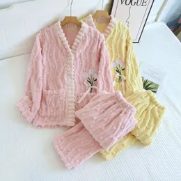 Kadınlar için Kış Kış Sıcak Pijamaları Kadınlar Set Loungewear Conjuntos De Pijama Mujer Invierno Pijama Femme Kalın Flannel Sevimli