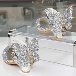 Sandały Księżniczki Kóżownicze skórzane buty dla dziewcząt Glitter Butterfly Węzeł sukienka bankietowa Dzieci Buty na wysokim pięcie dla dzieci Sandały 230331