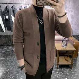 Miscele di lana da uomo 2023 Maglione casual Lettera Maglione di colore puro Cardigan da uomo Designer Brand Fashion Pocket Cardigan in maglia Giacca da maglione da uomo S3XL 231101