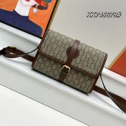 Designer axelväska klassisk lyxläder crossbody väska mode clamshell postman väska retro kvinnors bruna läder handväska
