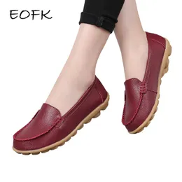 Klänningskor Eofk Spring Autumn Women loafers läderlägenheter mjuk slip-på fast färg kvinnliga moccasins casual skor plus storlek 44 231031