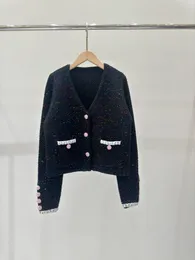 1029 2023 Осенний брендовый свитер в одном стиле с длинным рукавом и v-образным вырезом, пуловер, модная женская одежда, женская одежда высокого качества qian