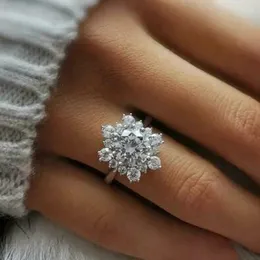 Bröllopsringar caoshi bländande kubik zirkoniumfinger ringd lady engagemang ceremoni smycken snöflinga form design tillbehör för fest