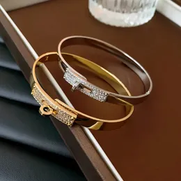 Bangle 2023 Korean Luxury Exquisite Metal Snap Bracelet Europe America Fashion Shining Crystal Geometric Women s Jewelry 231101