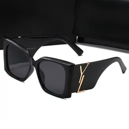 Designer-Luxusmode-Frauen-Sonnenbrille Große quadratische Sonnenbrille 8 Farbe Wählen Sie Strandbrillen Sonnenbrillen für Frauen
