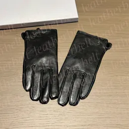 Luxusmetall Buchstaben Fäustlinge Hochwertige schwarze Schafslederhandschuhe im Freien warme Kaschmirin Frauen Handschuhe Designer Touchscreen Mitten