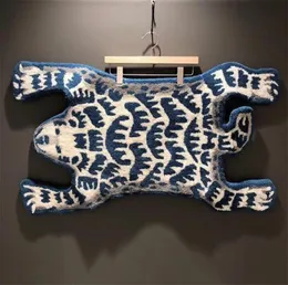 Home Furnishings 19SS Human Made Polar Bear Carpet Plush Handmade Creative Trendy Parlor Rug Large Floor Mat Supplier8141915