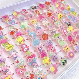 Biżuteria 50pcs/Lot Dziecięce Pierścień Animal Animal Acryl Pinche Pinting Piekłe Prezenty Wakacyjne Prezenty Girls Jewelry Hurtowa 231101