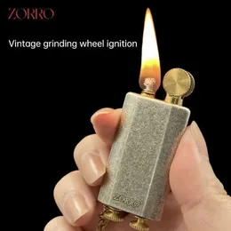 Lighters New Retro Ultra-thin Brass with Chain Grinding Wheel Ignition Creative Personalized Corgi Leg Kerosene Lighter Men's Gift